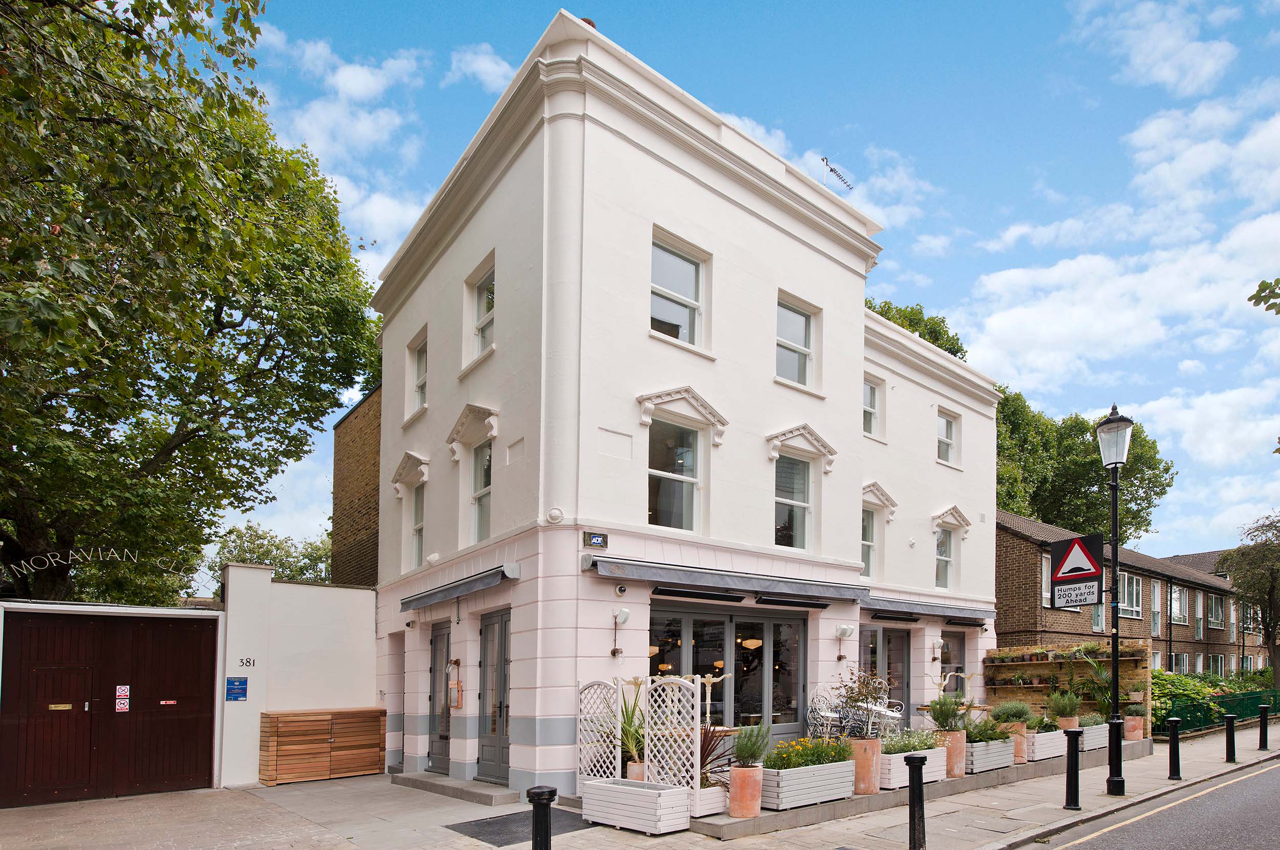 Kings Road - Exterior