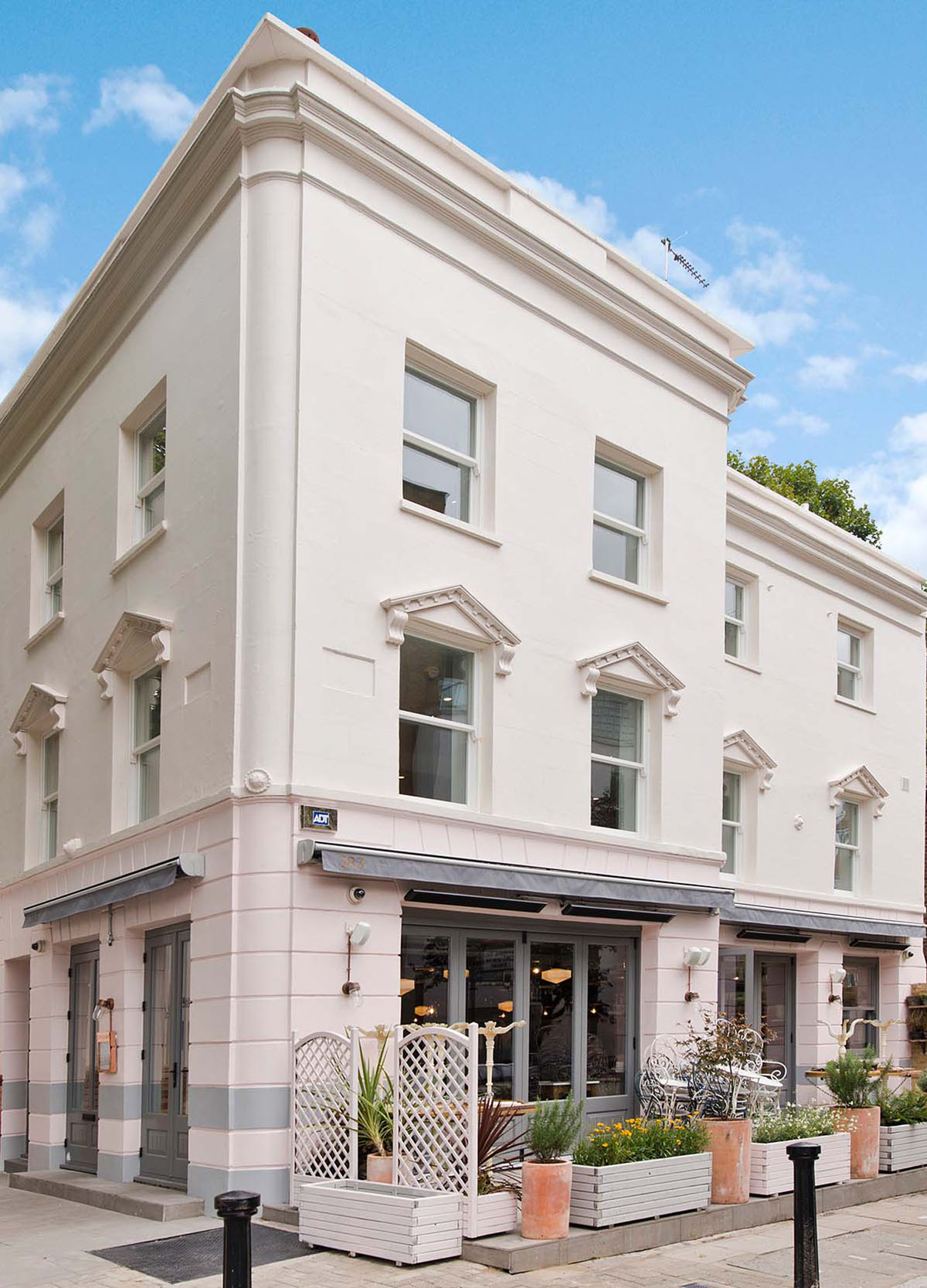 Kings Road - Exterior